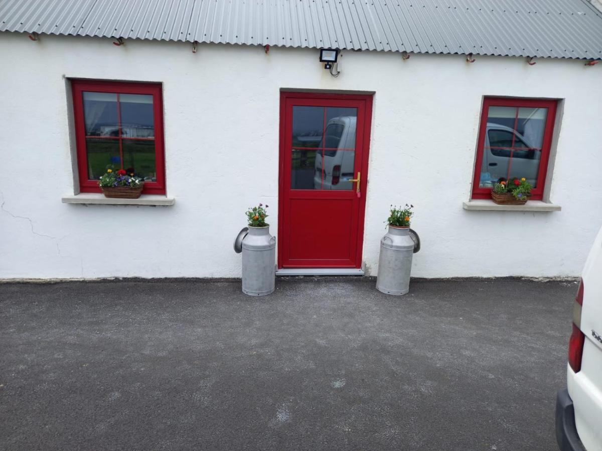 Geraghtys Farmyard Pods Hotel Belmullet Bagian luar foto