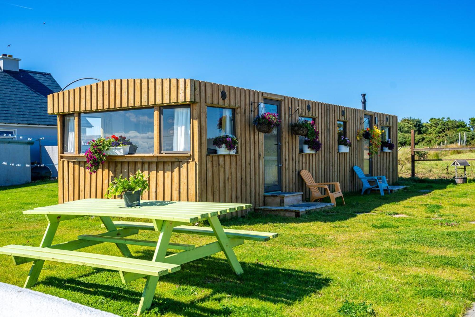 Geraghtys Farmyard Pods Hotel Belmullet Bagian luar foto