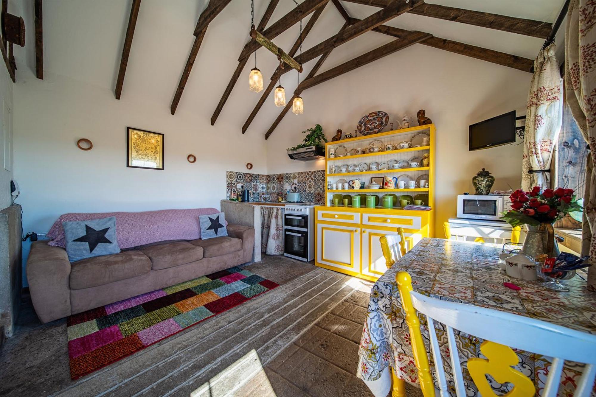 Geraghtys Farmyard Pods Hotel Belmullet Bagian luar foto