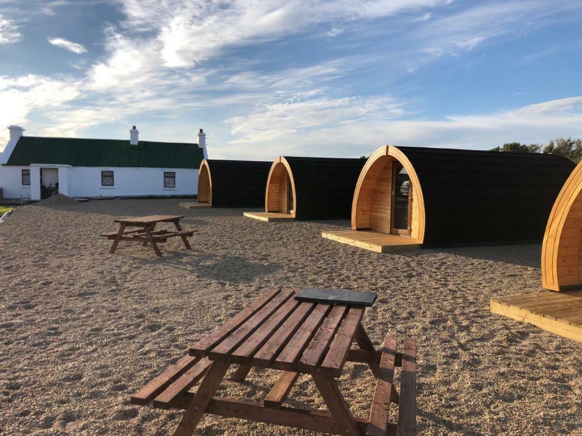Geraghtys Farmyard Pods Hotel Belmullet Bagian luar foto