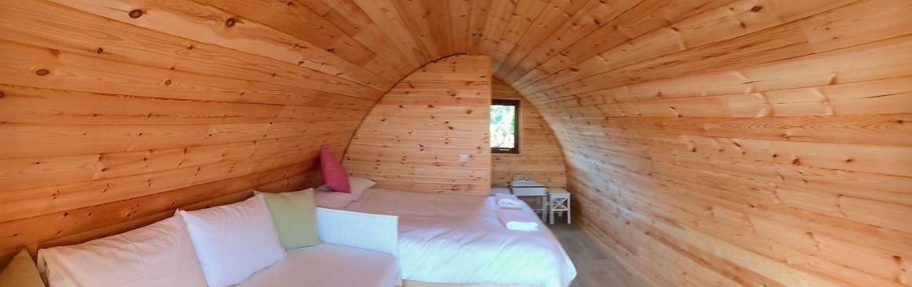Geraghtys Farmyard Pods Hotel Belmullet Bagian luar foto