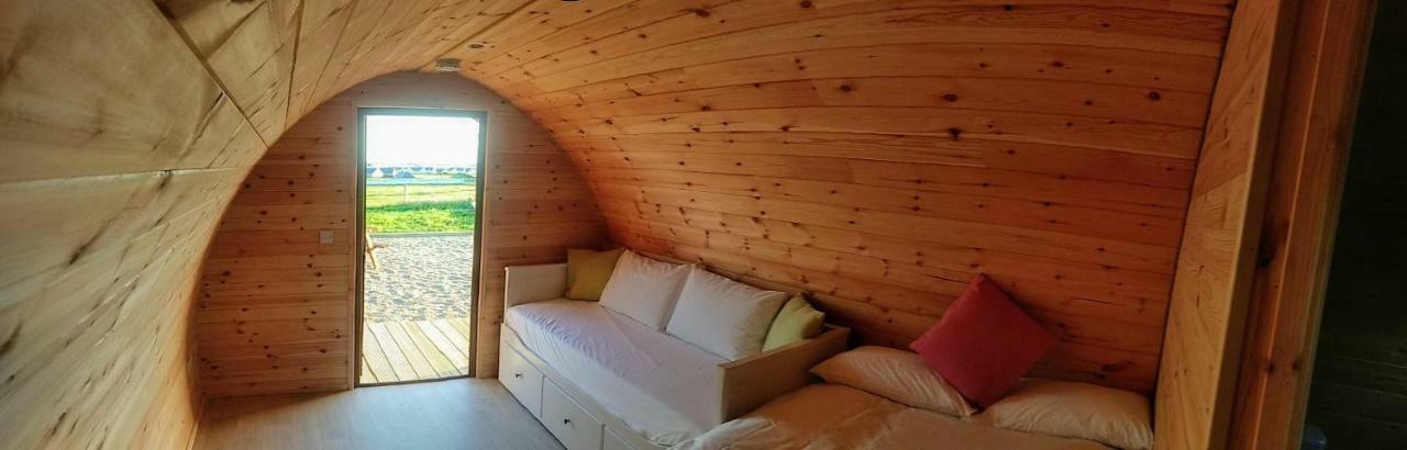 Geraghtys Farmyard Pods Hotel Belmullet Bagian luar foto