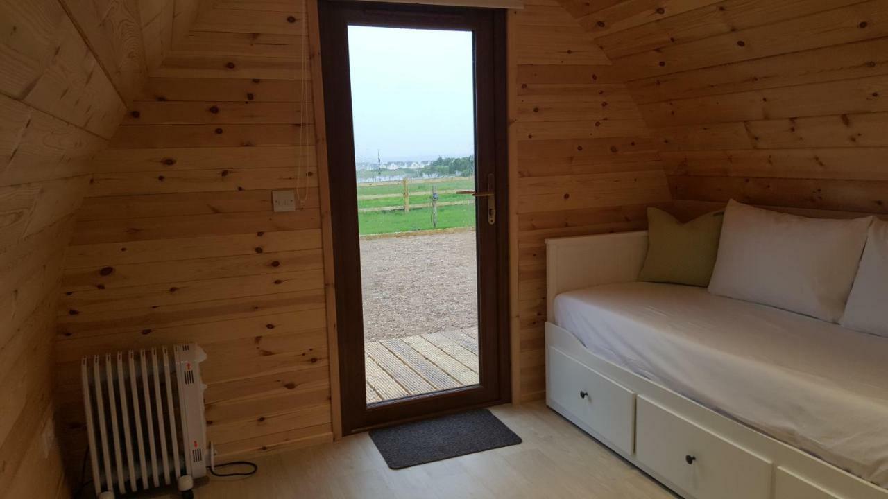 Geraghtys Farmyard Pods Hotel Belmullet Bagian luar foto