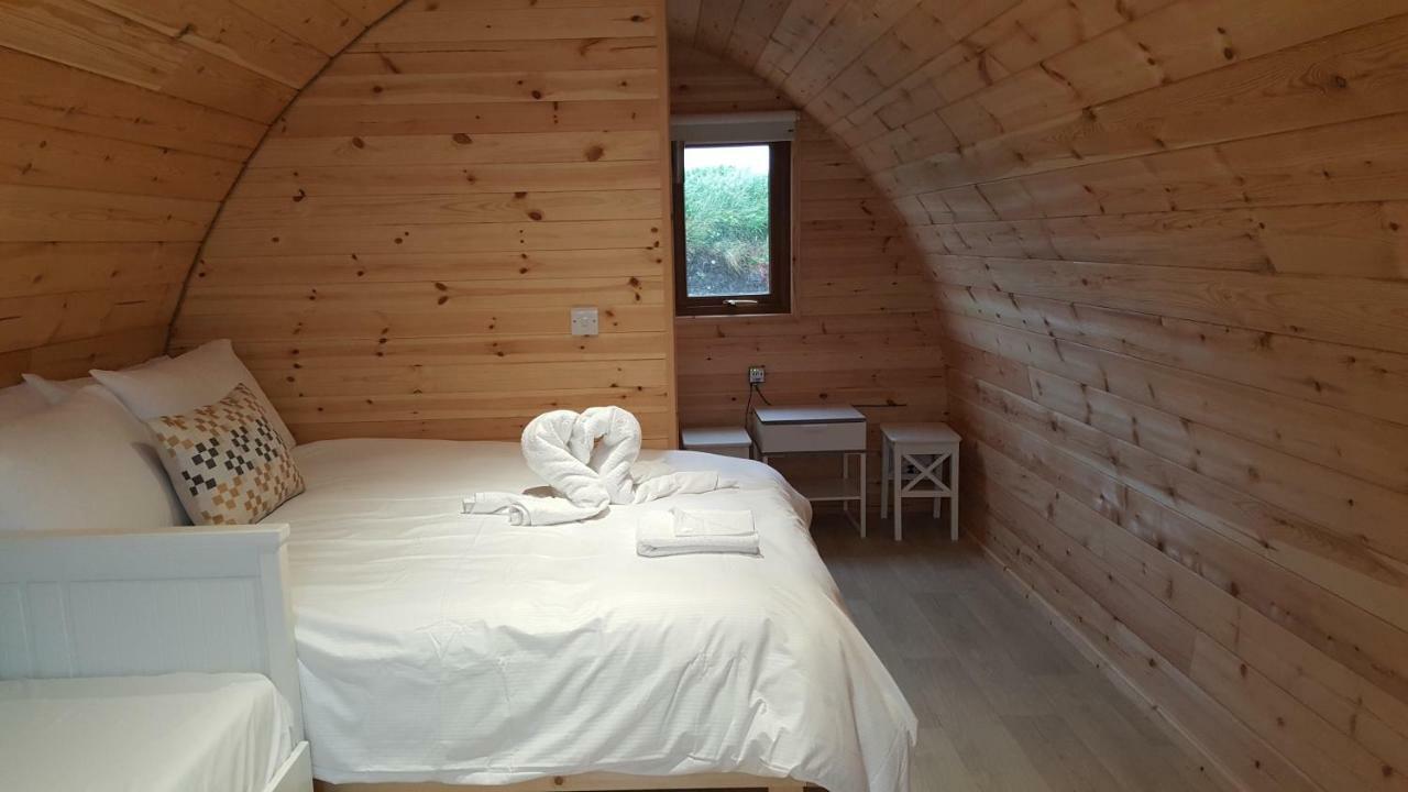 Geraghtys Farmyard Pods Hotel Belmullet Bagian luar foto
