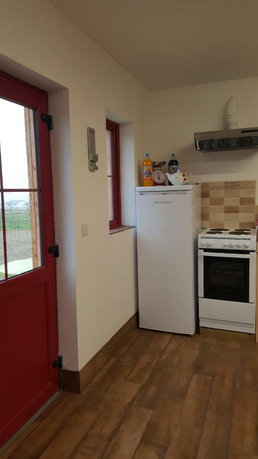 Geraghtys Farmyard Pods Hotel Belmullet Bagian luar foto